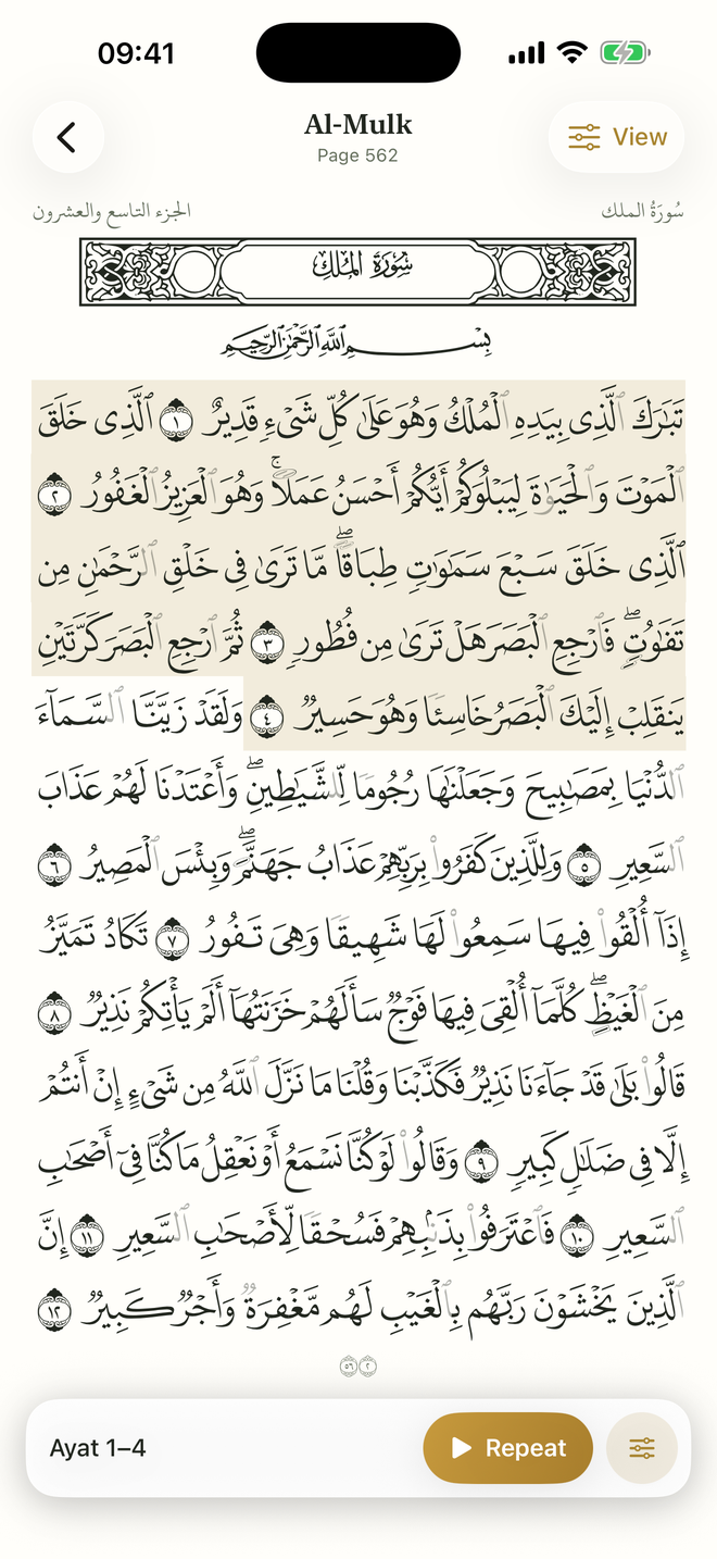 Surah Al-Mulk on page 562 of the Madina mushaf, with the first four ayat selected